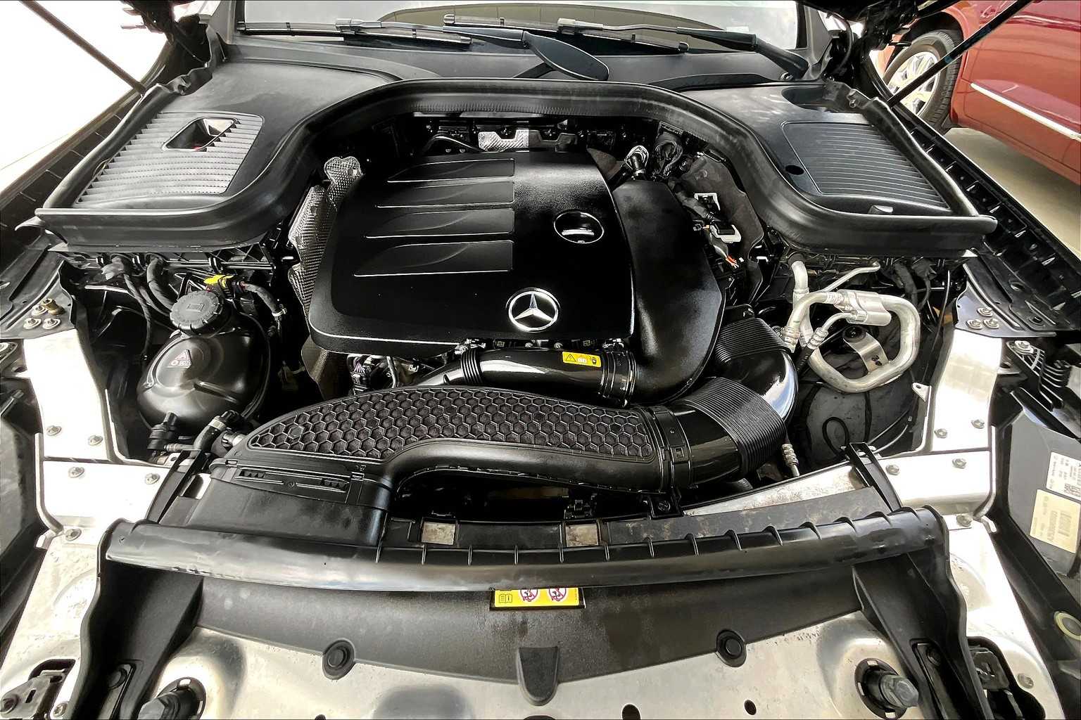 2021 Mercedes Benz GLC 300 photo 26