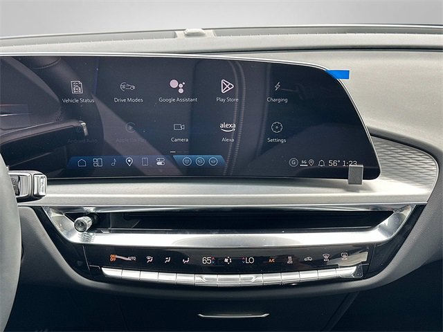 2025 Cadillac Lyriq Luxury photo 3