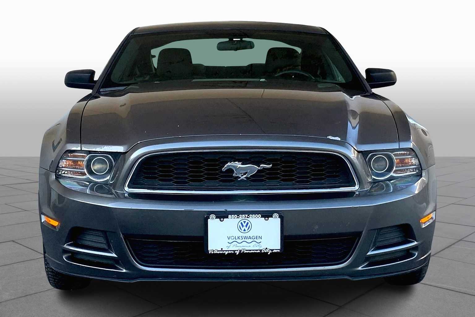 2013 Ford Mustang V6 photo 3