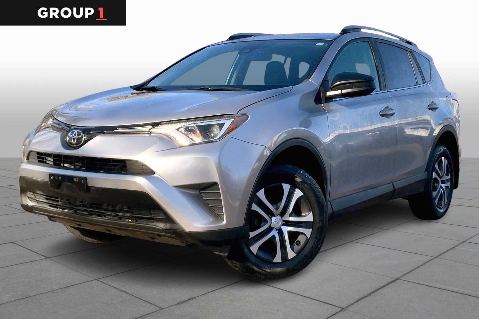 2017 Toyota RAV4 LE's photo