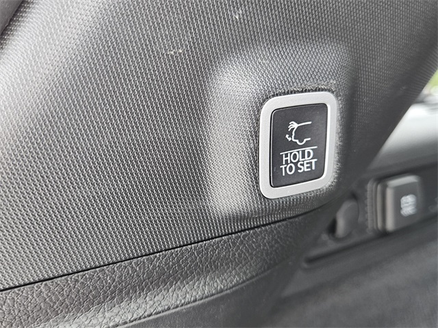 2023 Jeep Grand Cherokee Overland photo 13