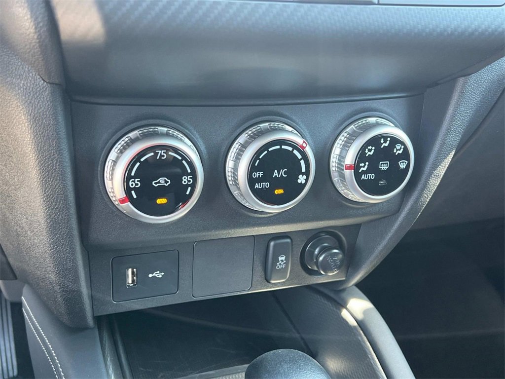 2025 Mitsubishi Outlander S photo 19