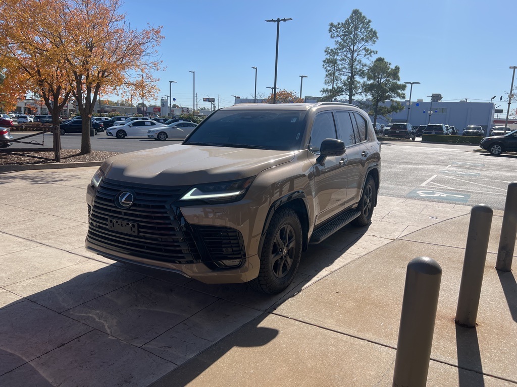 2025 Lexus LX Overtrail's photo