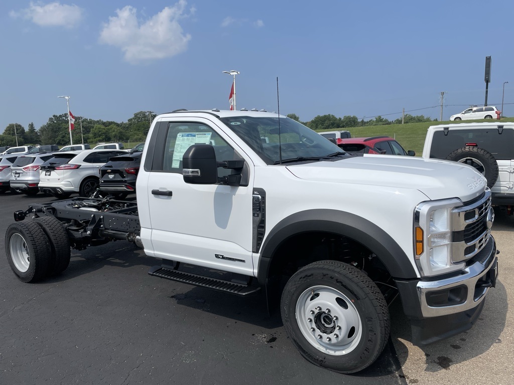 2025 Ford F-550 XL photo 2
