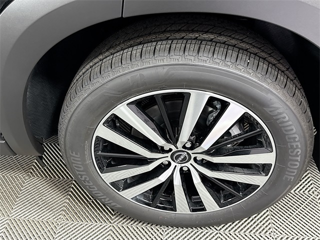 2025 Nissan Pathfinder Platinum photo 4