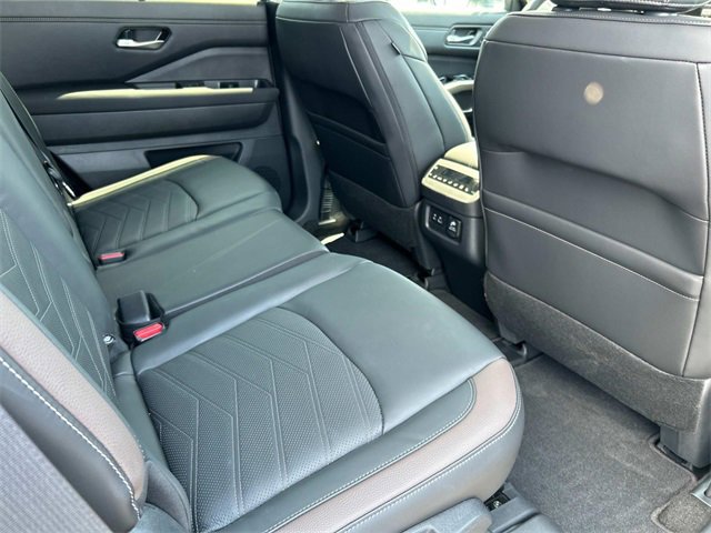 2024 Nissan Pathfinder Platinum photo 20