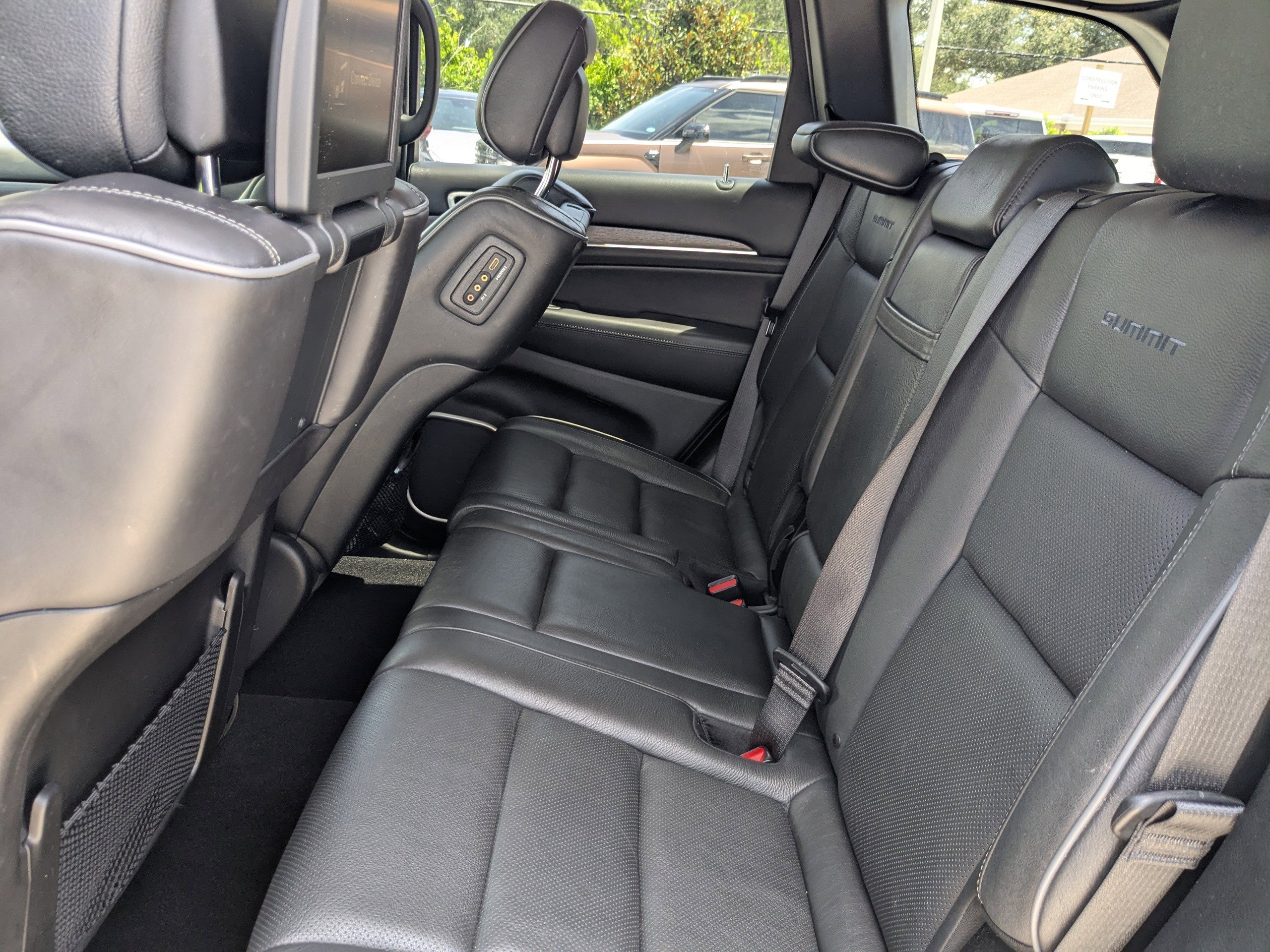 2020 Jeep Grand Cherokee Summit photo 16