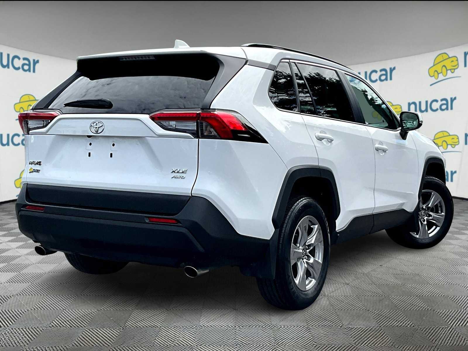 2023 Toyota RAV4 XLE photo 6