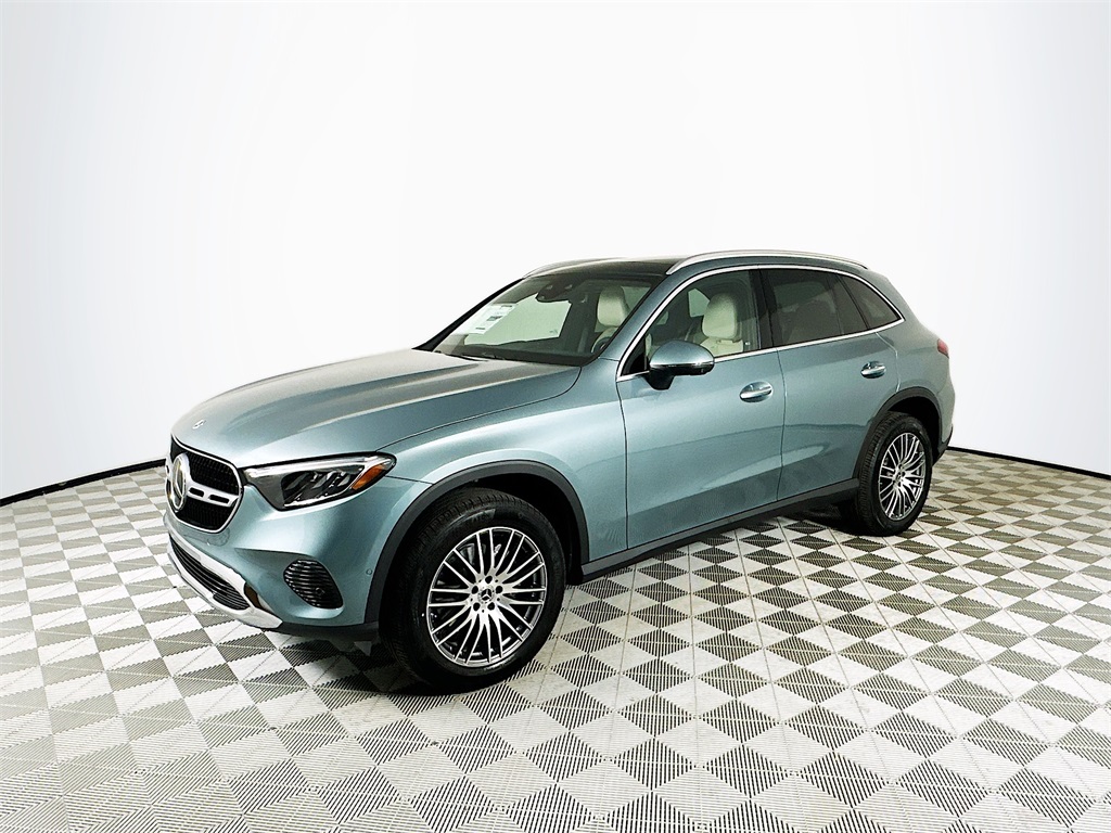 2026 Mercedes Benz GLC 300 4MATIC photo 3