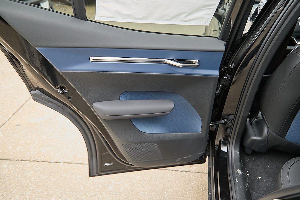 2026 VOLVO EX30 - Image 13