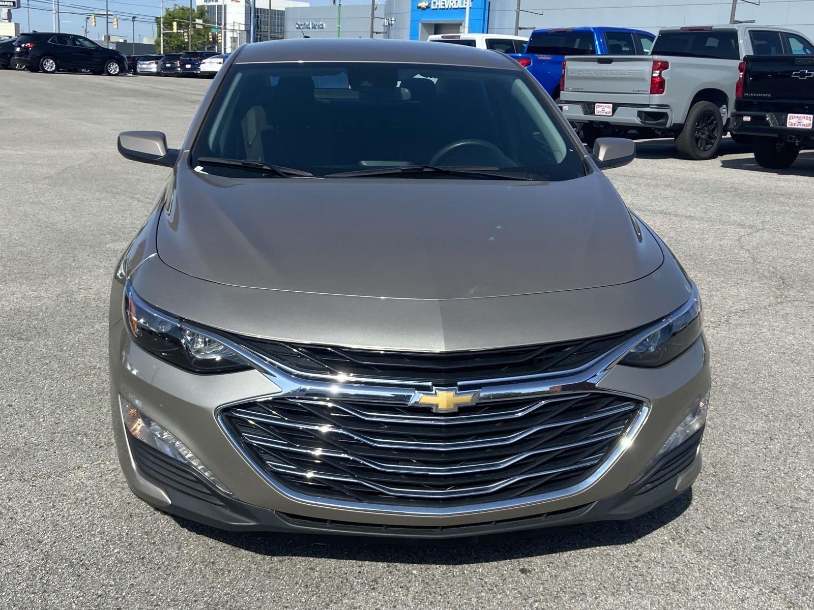 2024 Chevrolet Malibu 1LT photo 2