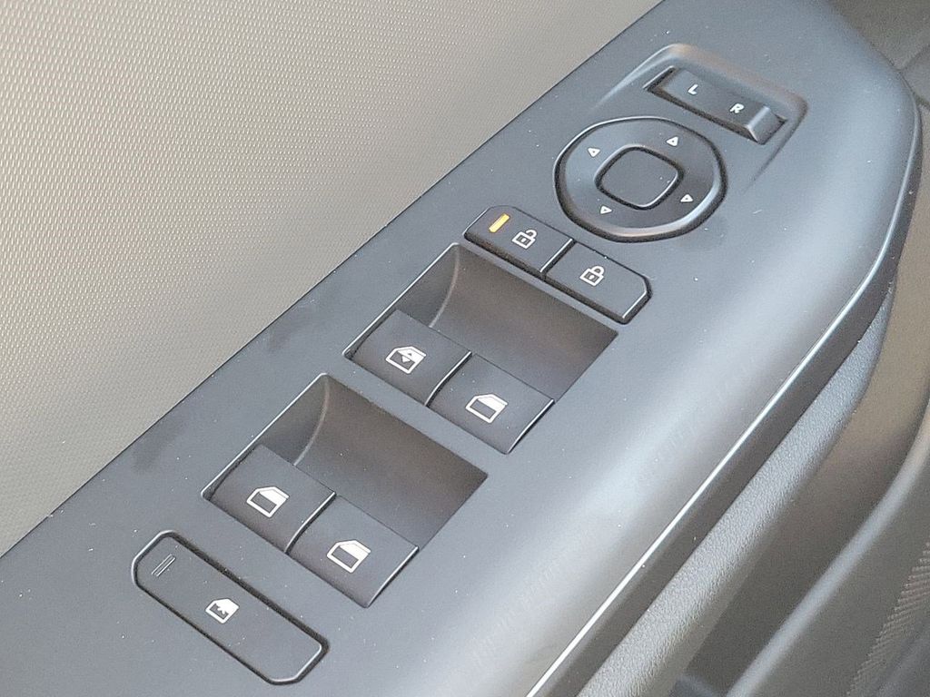 2025 Kia K4 LXS photo 22