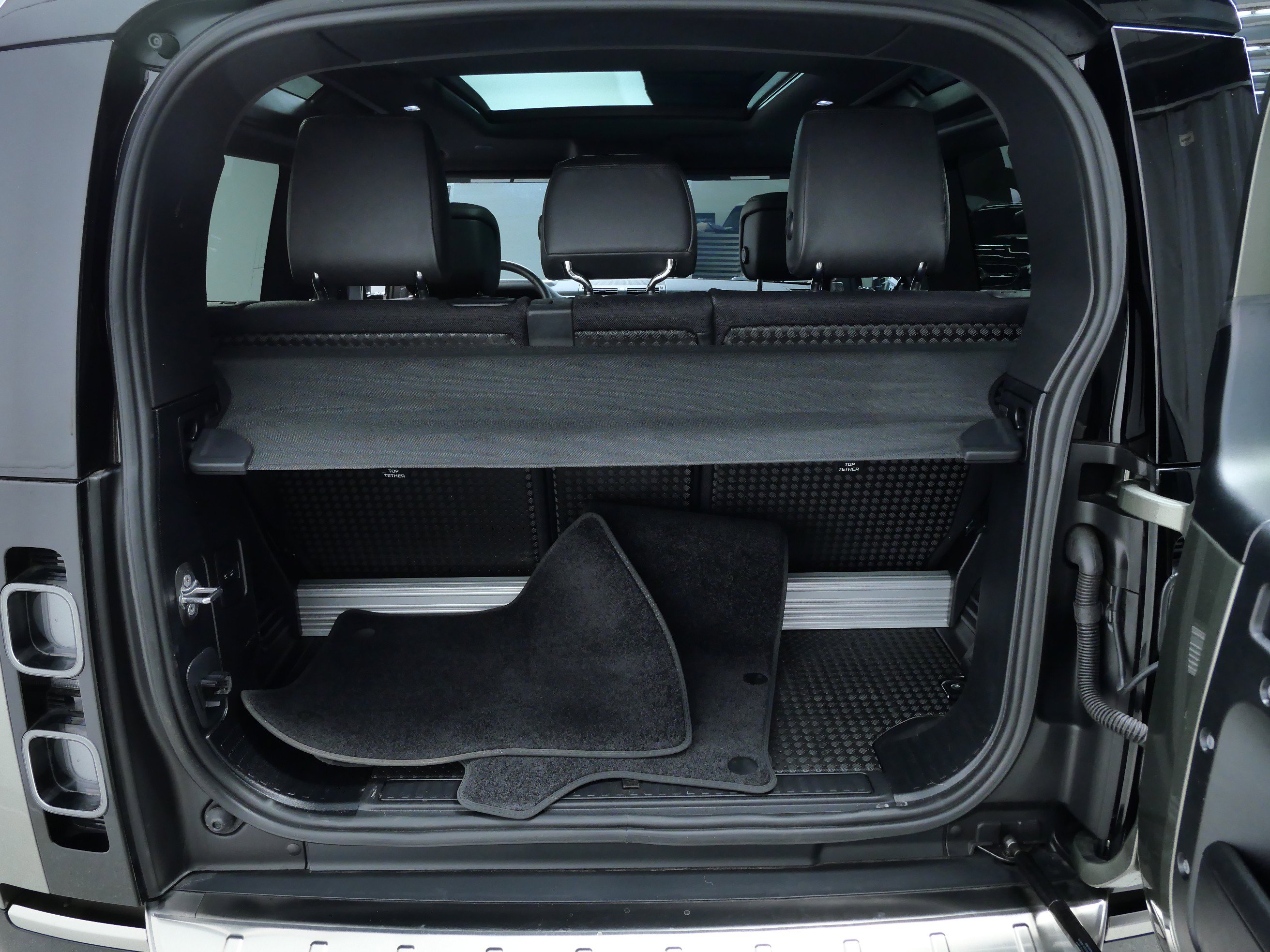 2023 Land Rover Defender 90 X photo 6