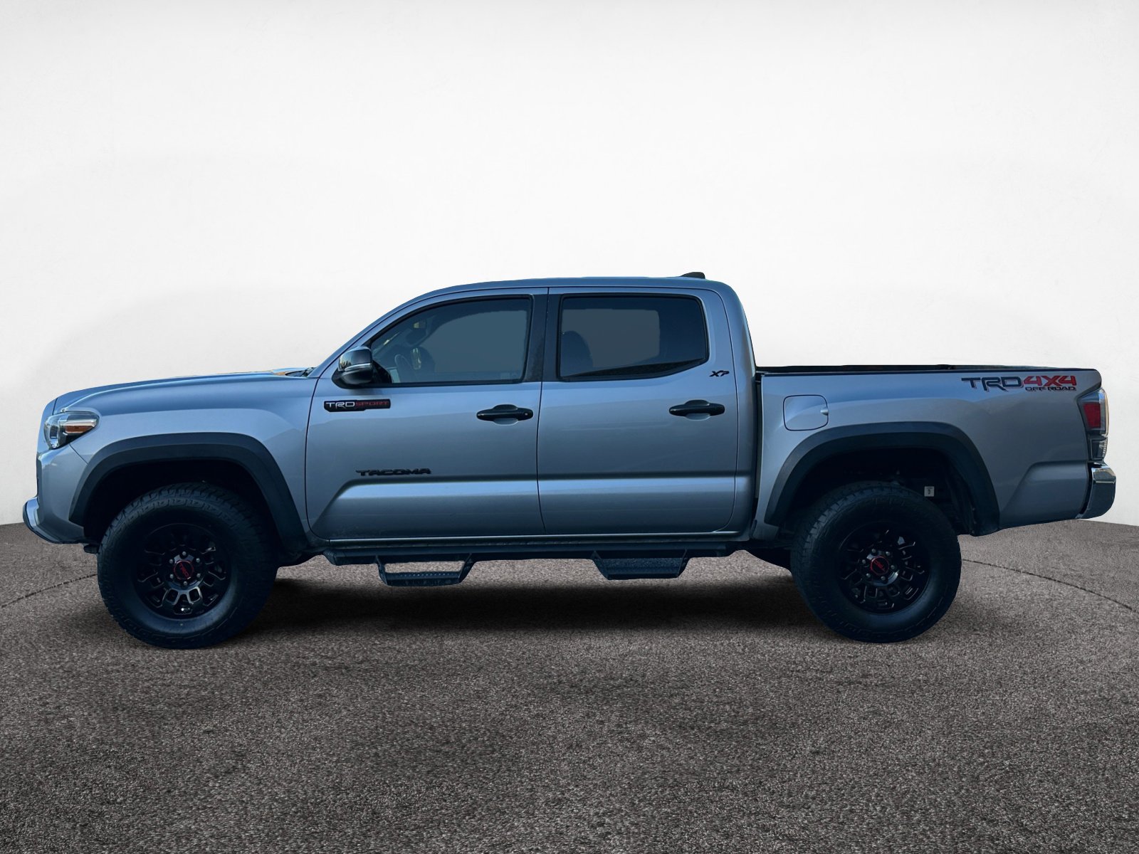 2020 Toyota Tacoma TRD Off-Road photo 2