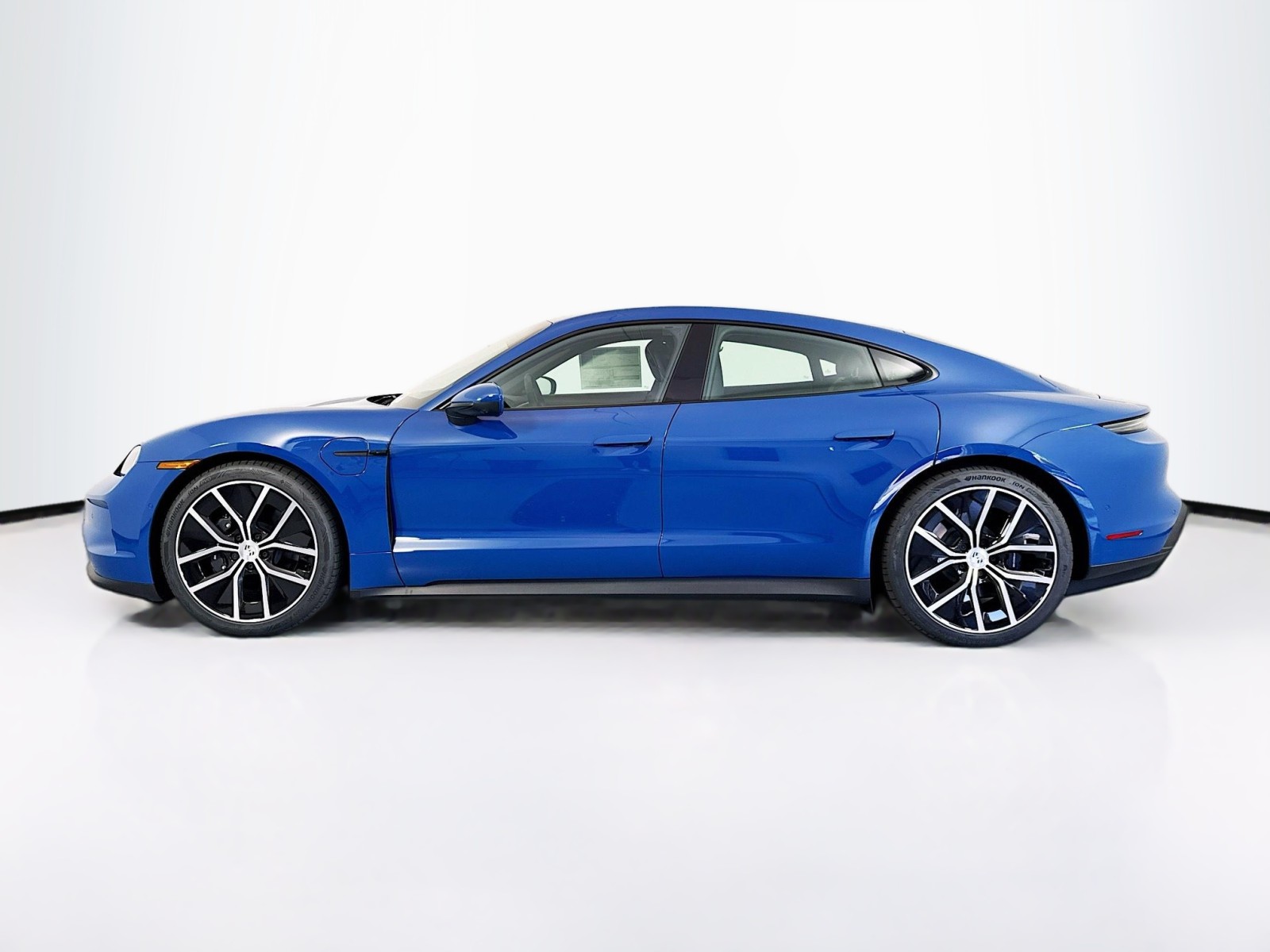 2025 Porsche Taycan photo 2
