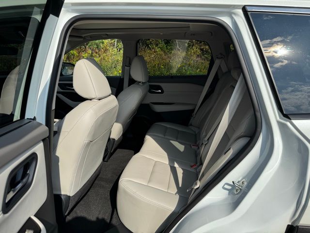 2023 Nissan Rogue SL photo 18