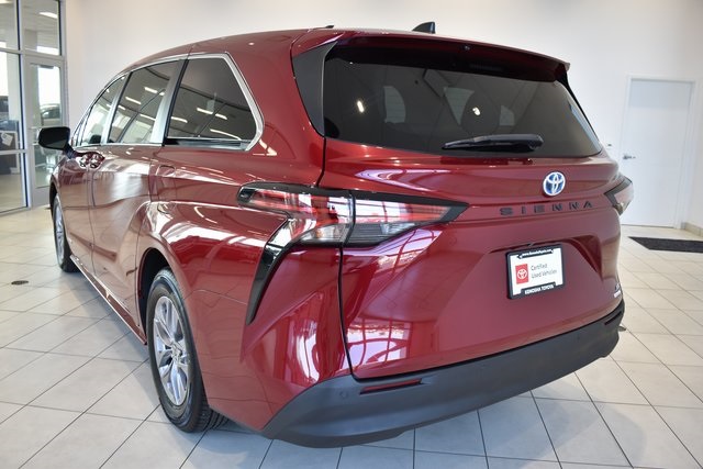 2021 Toyota Sienna XLE photo 6