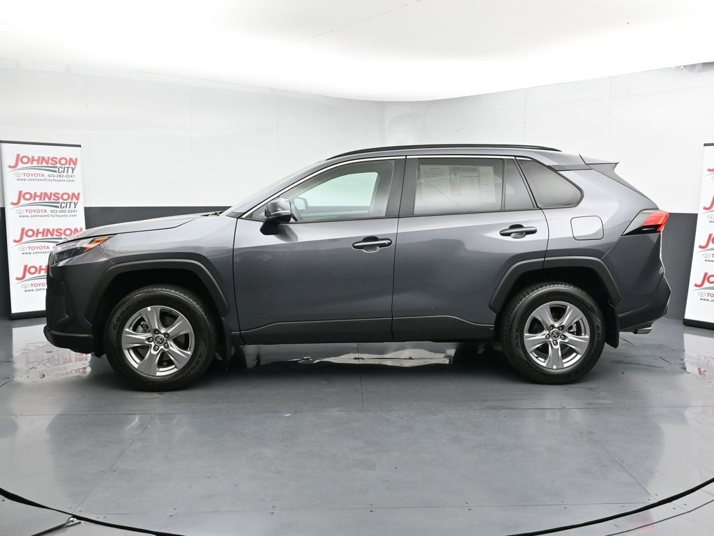 2023 Toyota RAV4 XLE photo 3