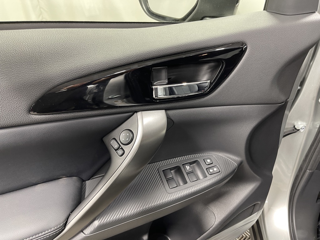 2025 Mitsubishi Eclipse Cross SEL photo 18