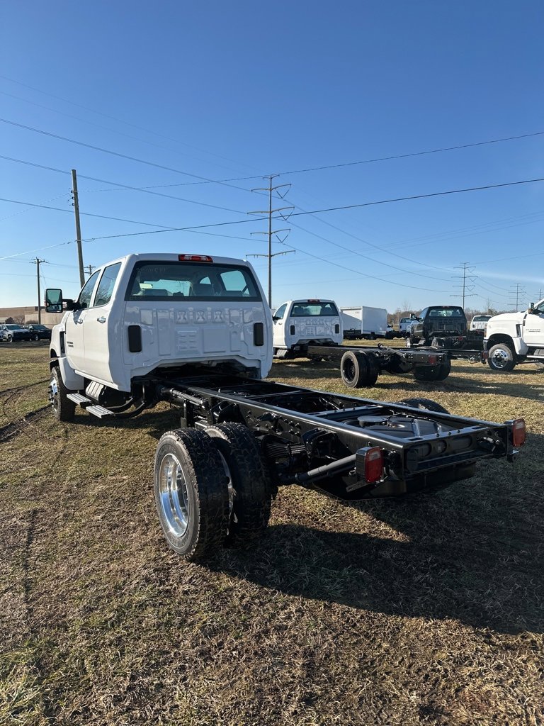 2024 Chevrolet Silverado 6500HD Work Truck photo 2
