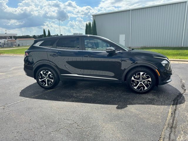 2023 Kia Sportage EX photo 2