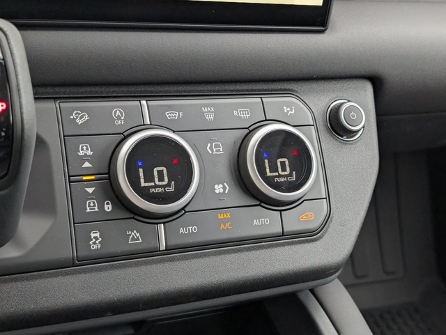 2025 Land Rover Defender 110 S photo 18