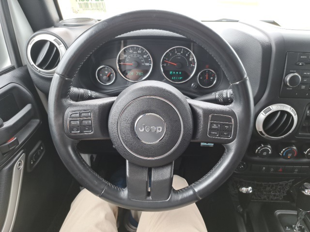 2016 Jeep Wrangler Unlimited Sahara photo 16