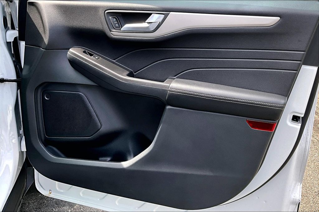 2021 Ford Escape SEL photo 18