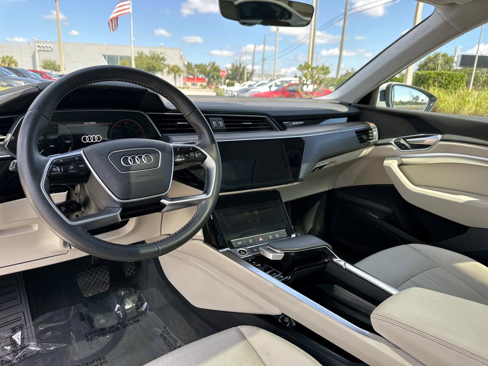 2021 Audi e-tron Premium photo 16