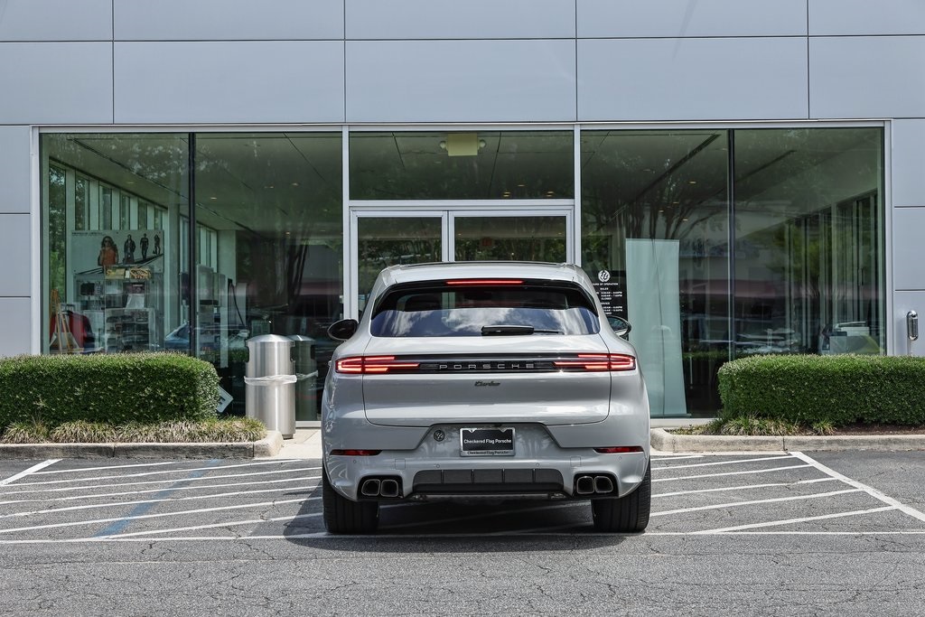 2025 Porsche Cayenne Turbo E-Hybrid photo 5