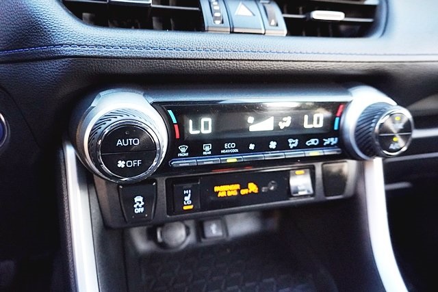 Used 2020  Toyota XSE image 26