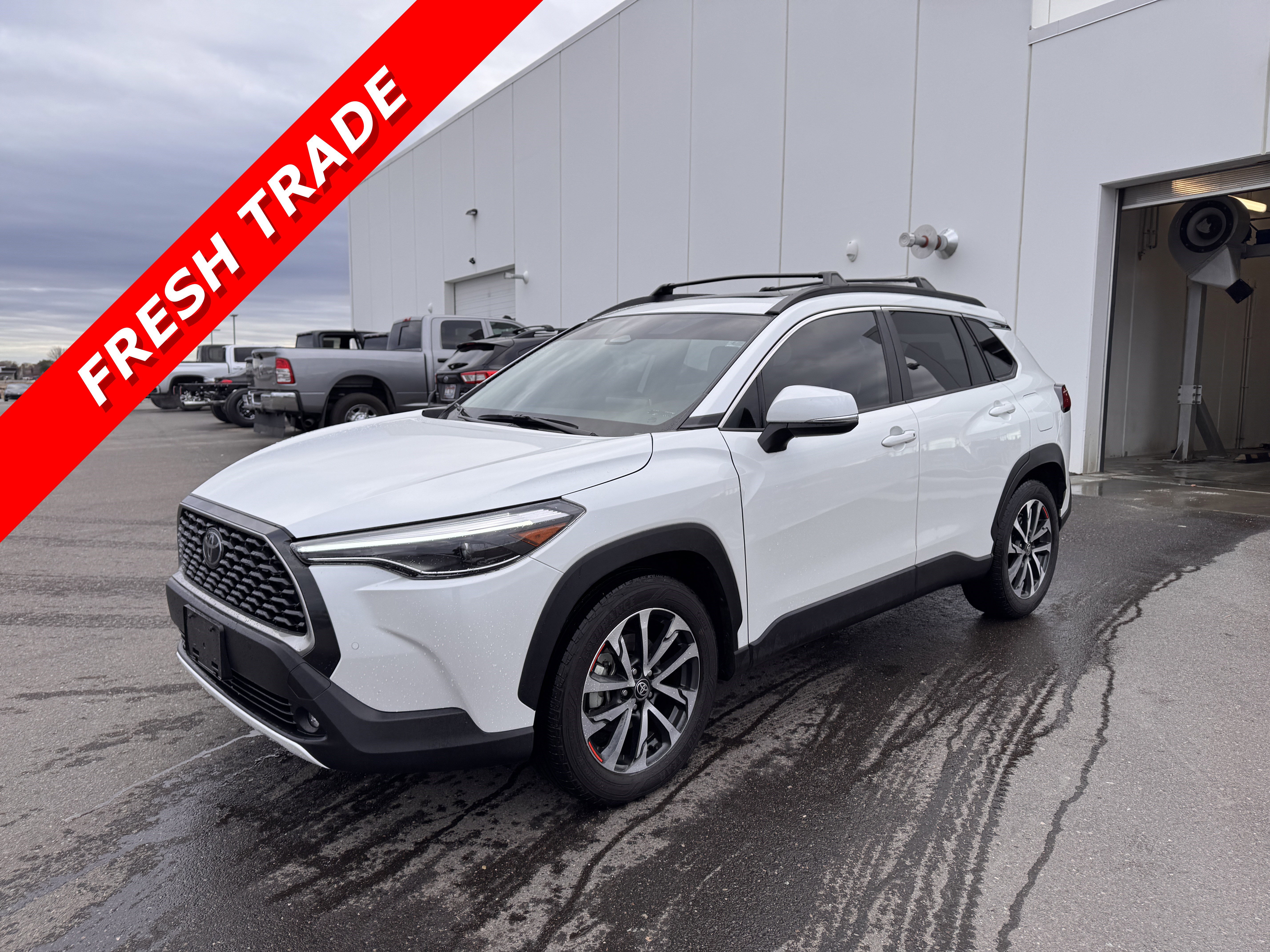 2024 Toyota Corolla Cross XLE's photo