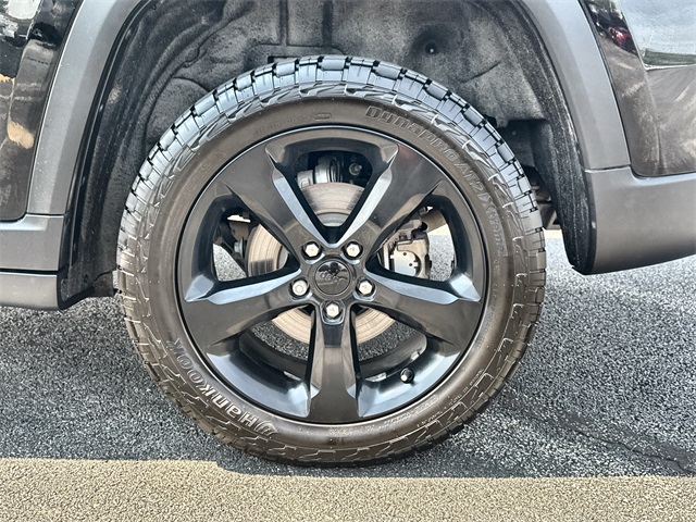 2023 Jeep Grand Cherokee Laredo Altitude photo 9