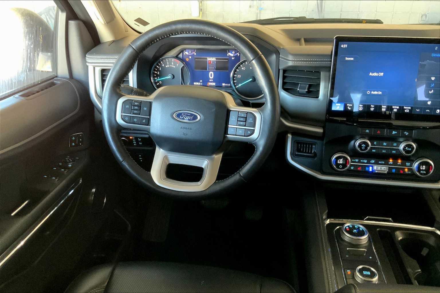2024 Ford Expedition XLT photo 5
