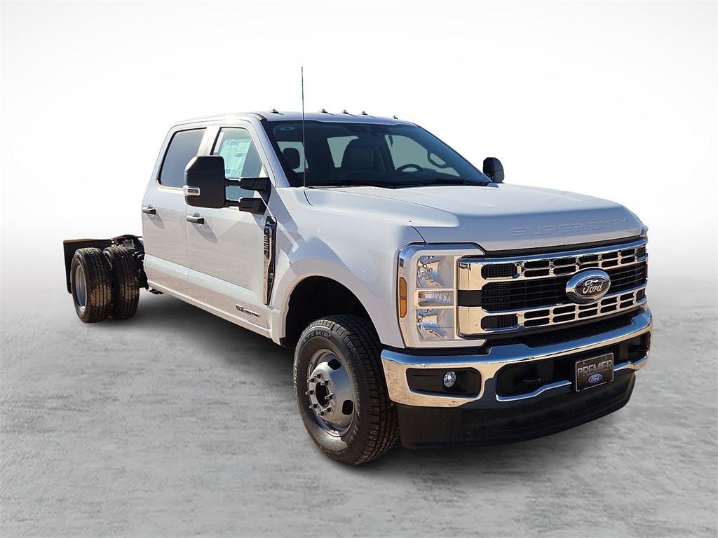2026 Ford F-350 Super Duty Chassis Cab XL's photo