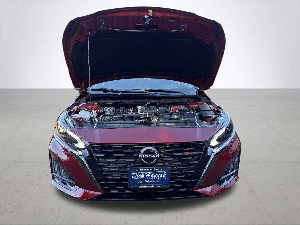 2025 Nissan Altima 2.5 SR photo 4