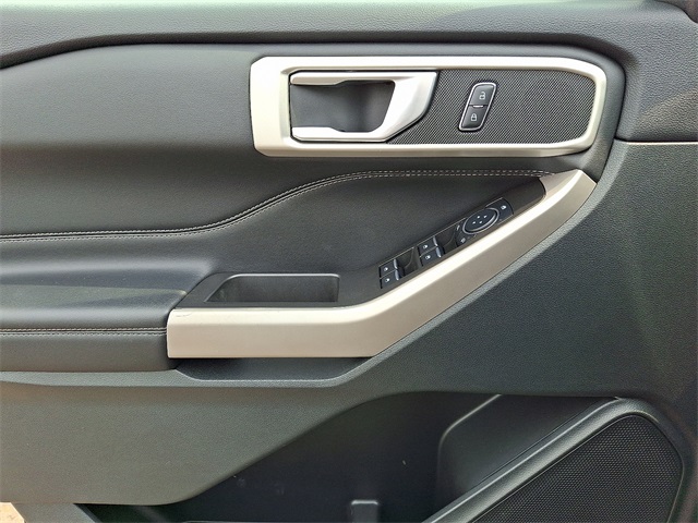 2023 Ford Explorer XLT photo 10