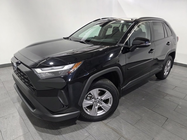 2024 Toyota RAV4 XLE's photo