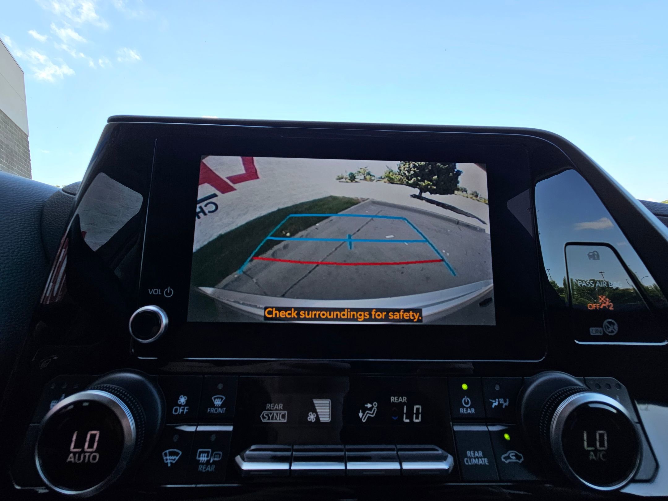 2024 Toyota Highlander XLE photo 31