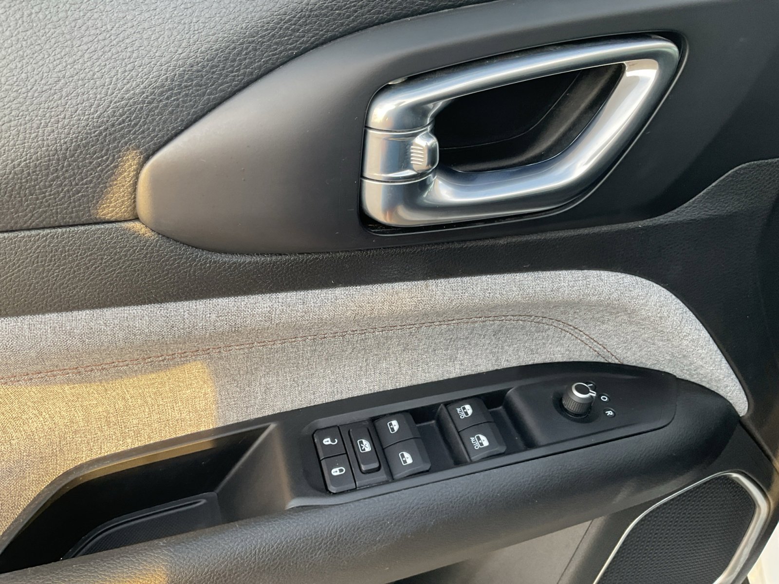 2022 Jeep Compass Latitude Lux photo 15