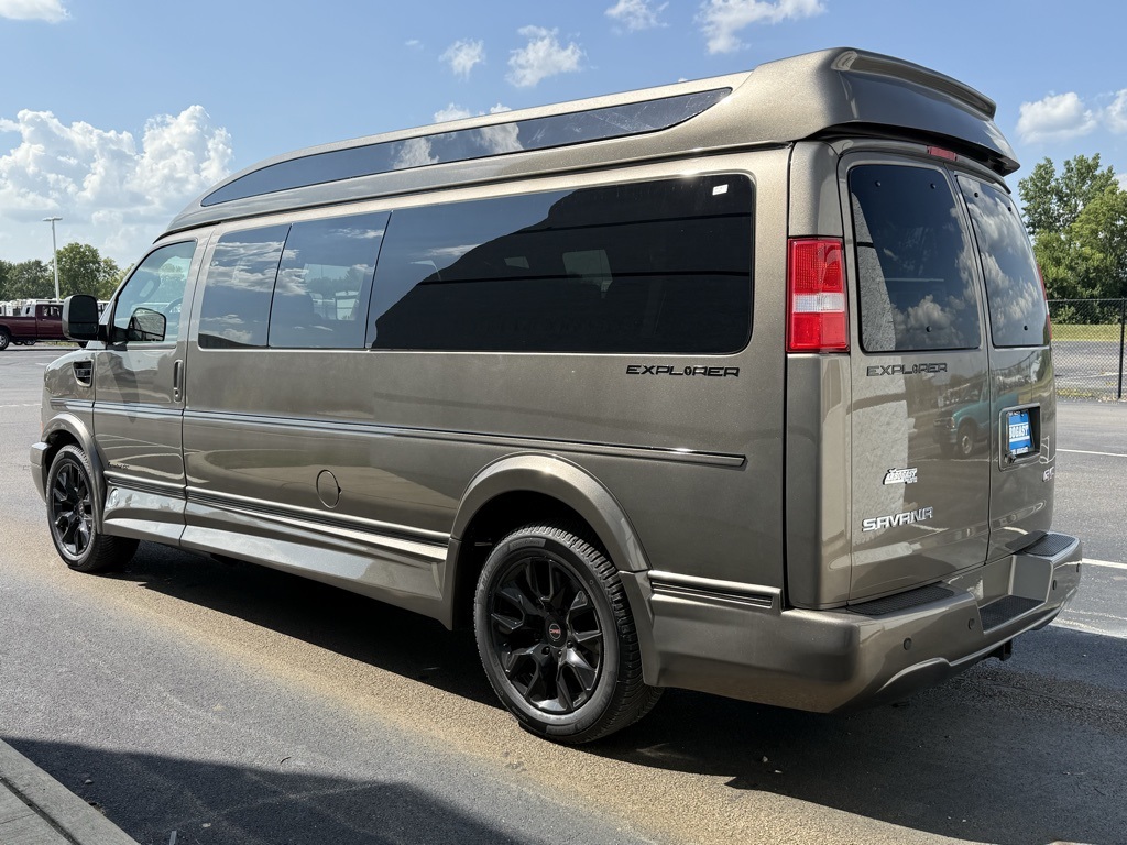 2025 Gmc Savana photo 6