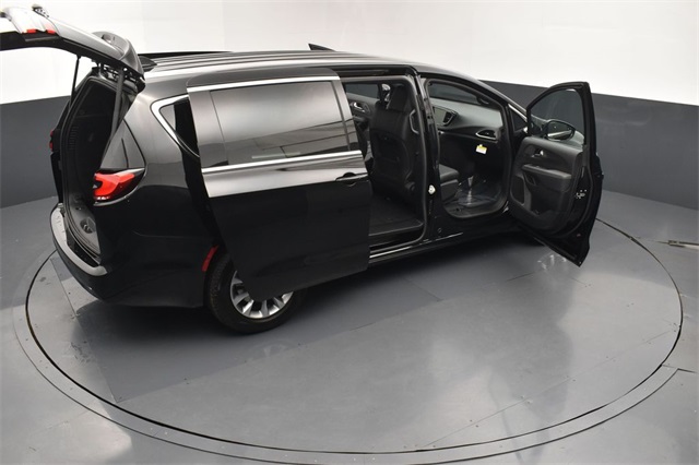 2026 Chrysler Pacifica photo 30