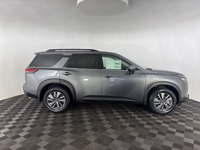 2025 Nissan Pathfinder SV photo 3