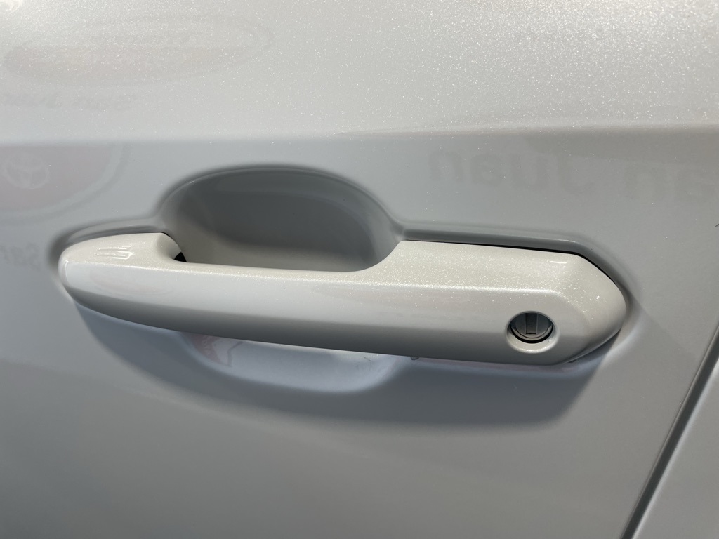 2024 Toyota RAV4 Hybrid SE photo 14