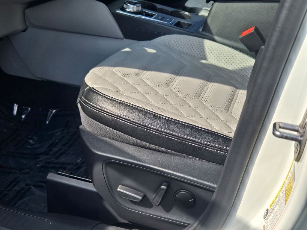 2024 Ford Escape Plug-In Hybrid Base photo 17