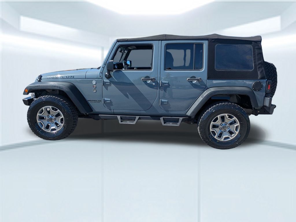 2015 Jeep Wrangler Unlimited Rubicon photo 2