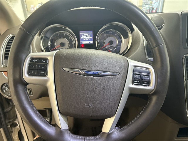 2014 Chrysler Town & Country photo 30