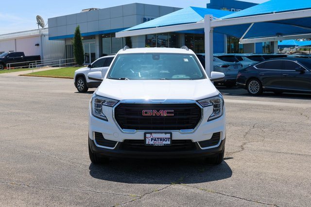 Used 2023 Summit White GMC SLE image 3