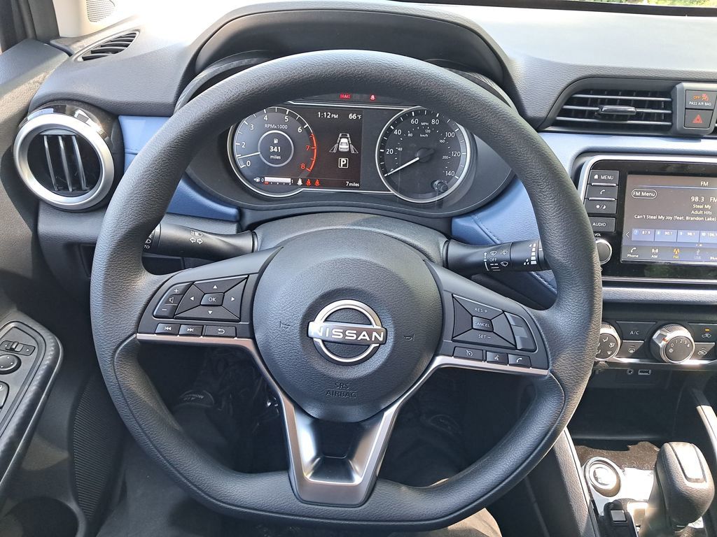2025 Nissan Versa 1.6 SV photo 14