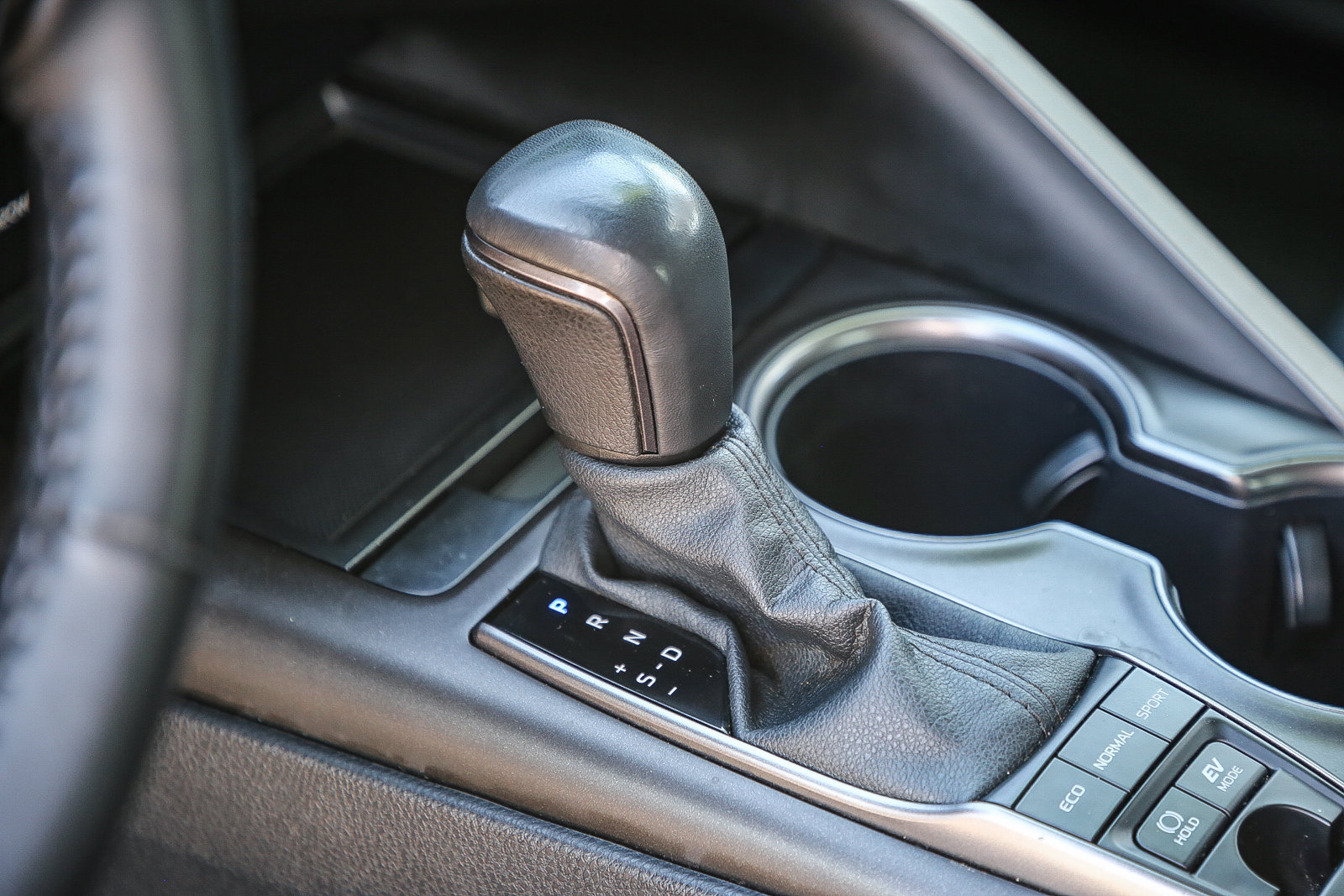 2024 Toyota Camry Hybrid SE photo 18